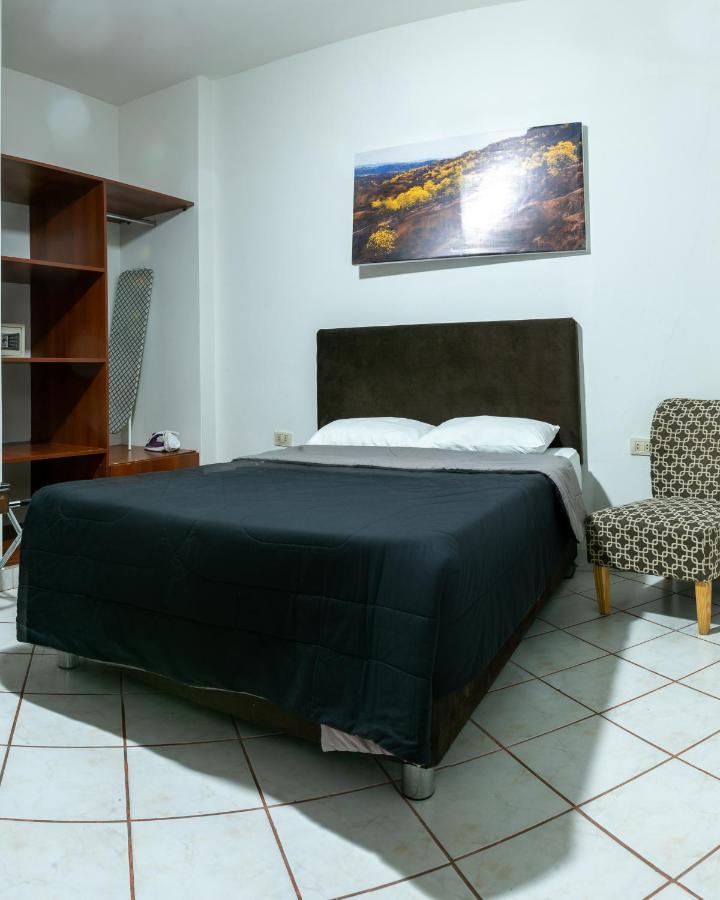טומבס Hospedaje Gran Imperial מראה חיצוני תמונה