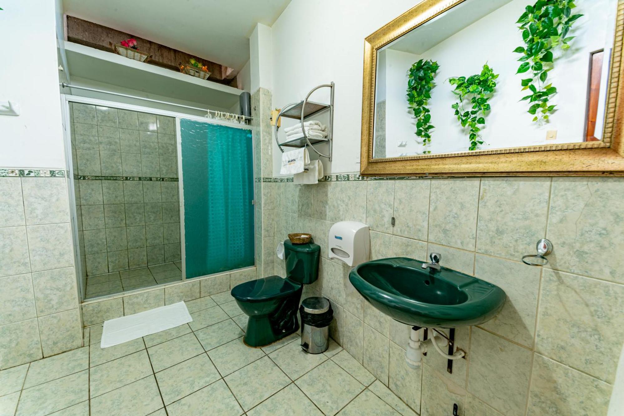 טומבס Hospedaje Gran Imperial מראה חיצוני תמונה