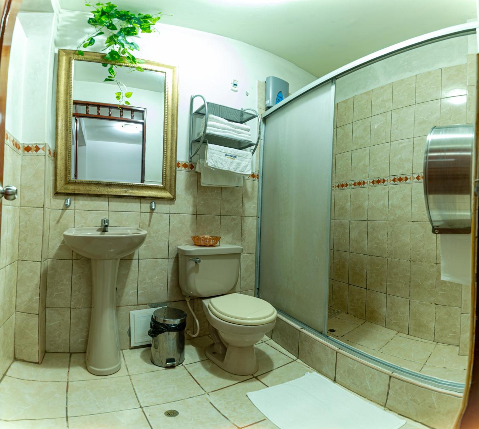 טומבס Hospedaje Gran Imperial מראה חיצוני תמונה